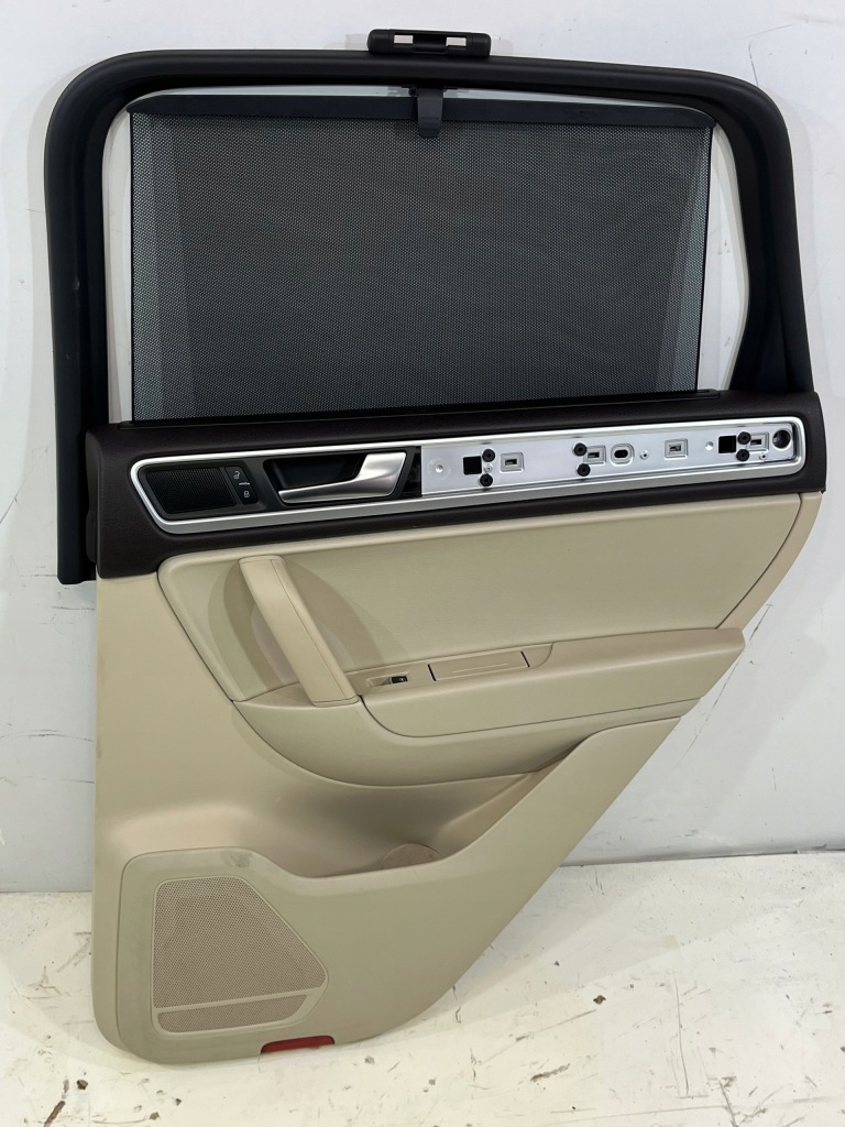 фото №1, Обшивка правый задняя vw touareg 7p beż-brąz шторка