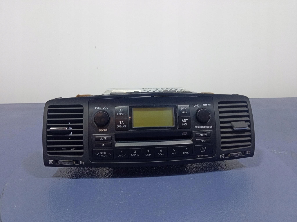 фото №1, Toyota corolla e12 01- радио cd заводской oem 86120-12880