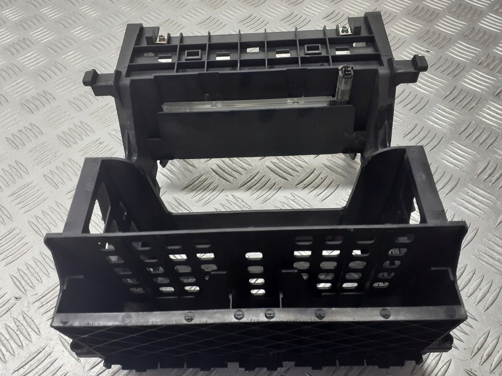 фото №4, Корзина рамка радіо audi a4 b6 1.9 tdi 8e0858005e