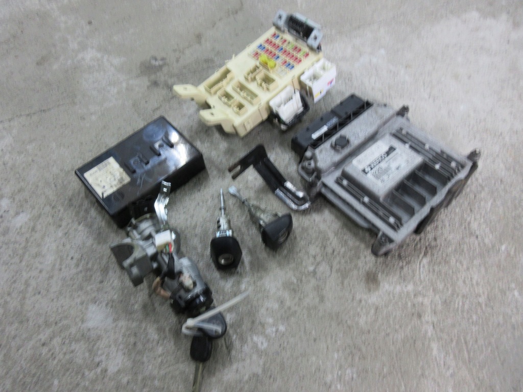 фото №1, Hyundai i20 1.2 2008 r. бортовой компьютер блок управления 39110-03345