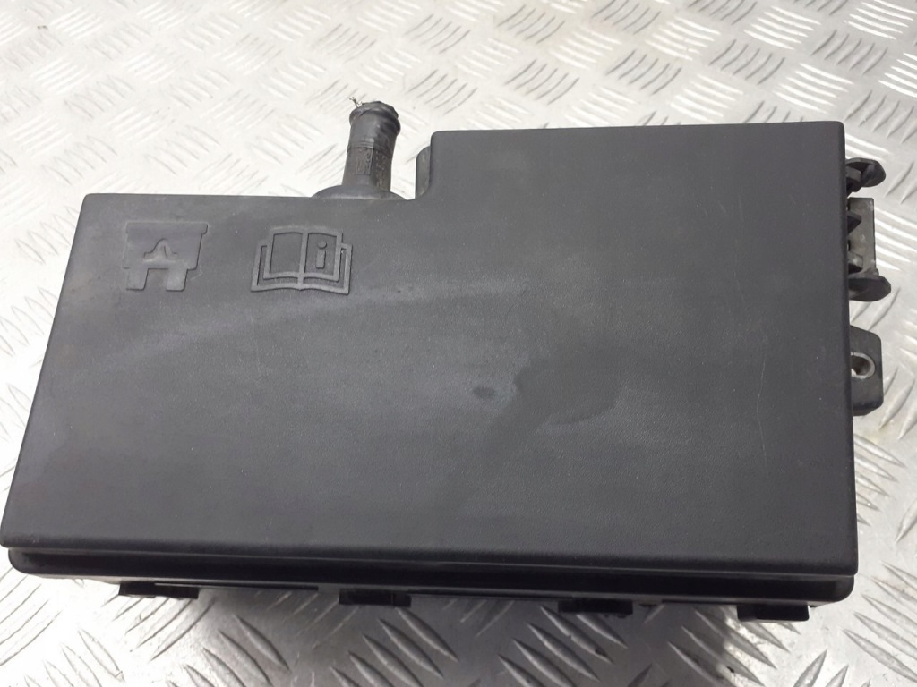 фото №1, Коробка предохранителей volvo v50 2.0 d 8688040