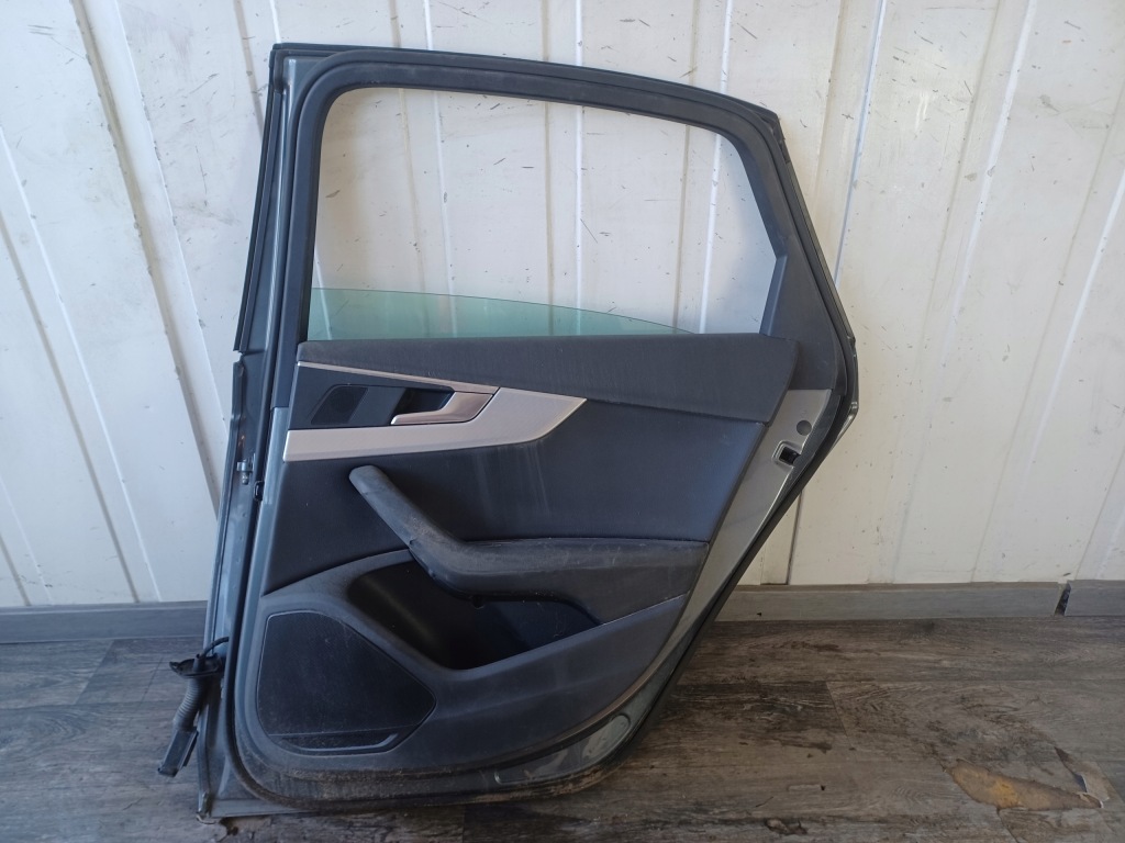 Дверь --- audi a4 b9 седан дорестайлинг  2015-2019 -- задняя правое  -- коплектная Киев