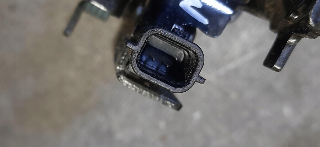 Замок капот поперечина передний renault megane v e-tech 656013108r в Украине