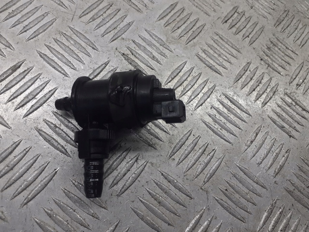 Купити Клапан вентиляції бака opel astra h 1.6 13110331