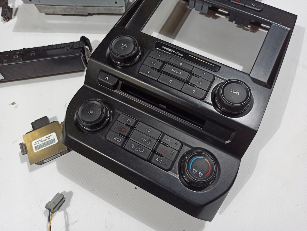 фото №13, Радіо дисплей навігація панель sync-2 ford f150 2015-