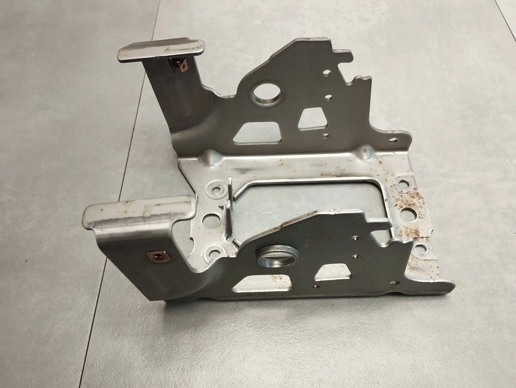 фото №1, Opel insignia a кронштейн туннель 13268804