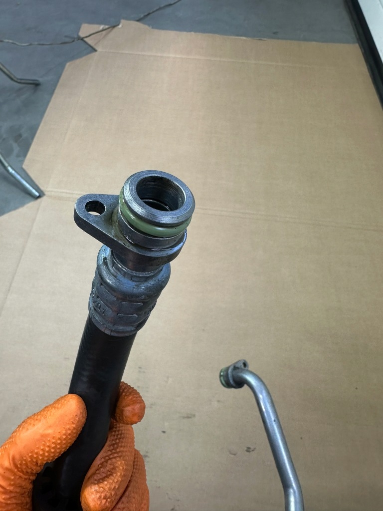 Шланг радиатора масла, масляный, трубка масла mercedes ml w164 6.3 amg Недорого