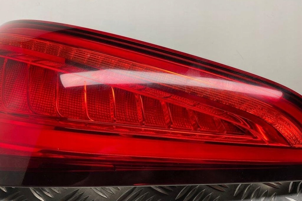 фото №10, Лампа левая задняя audi q5 8r 8r0945093c 2.97l дизель 2014