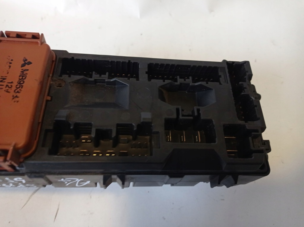 фото №5, Коробка предохранителей space star mb95335