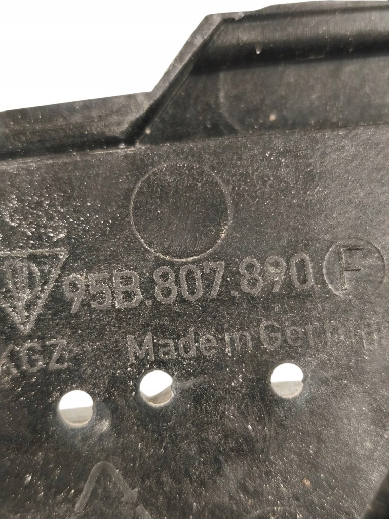 Направляющая лампы правая сторона porsche macan 95b 95b807890 Киев