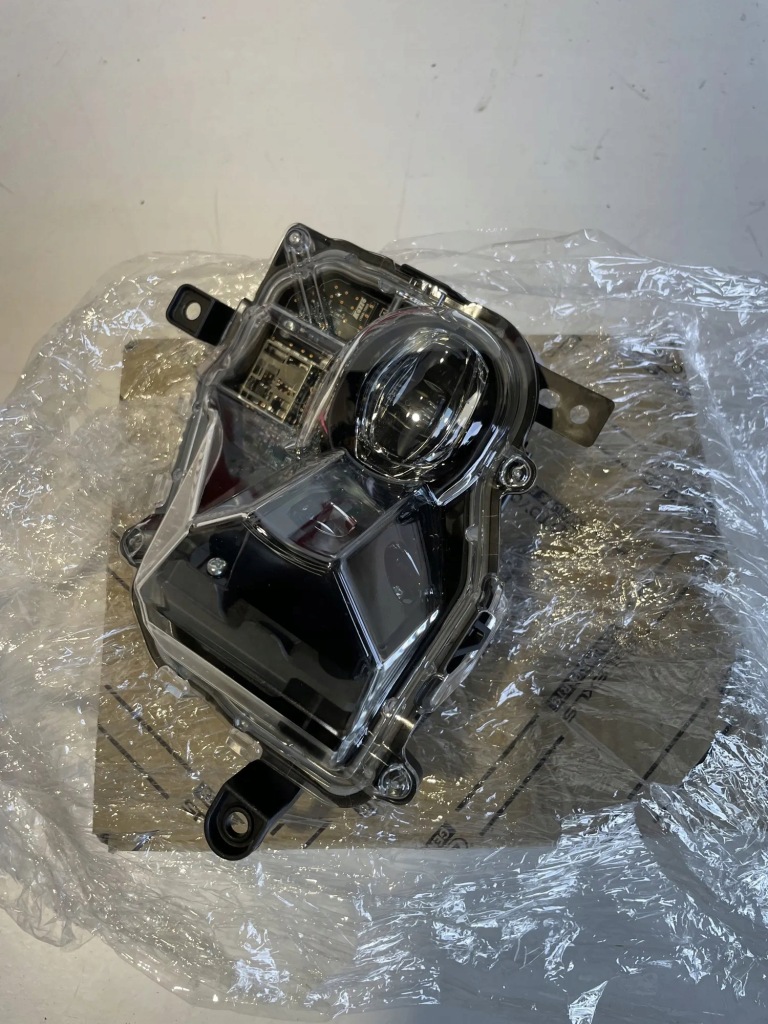 фото №1, Протитуманна фара лівий передній lexus 8122076020 2021