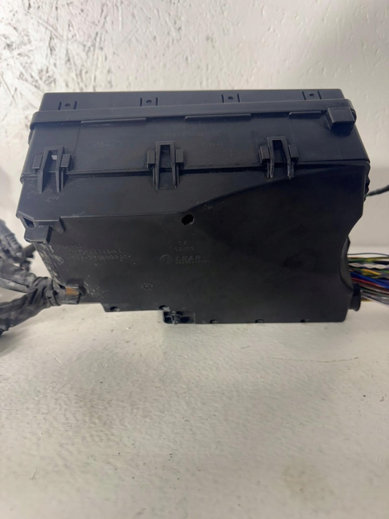 Коробка предохранителей volvo v40 2 2012-2018r av6t-14a067-ac оригинальная Недорого