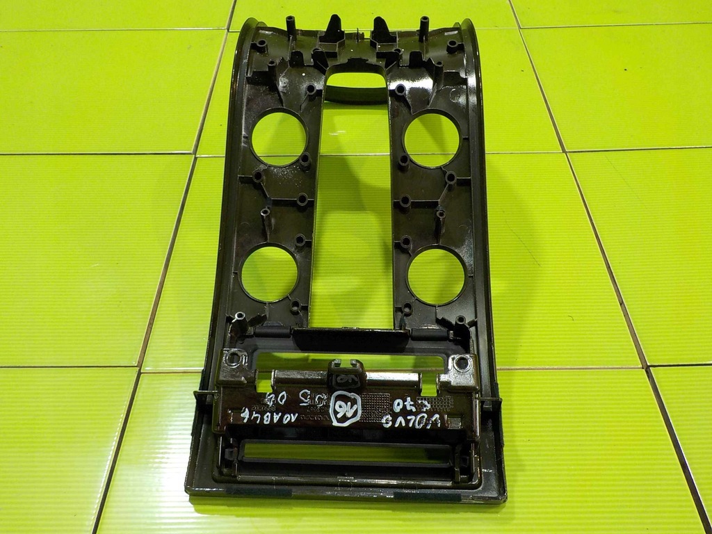 фото №4, Volvo c70 ii 07r рамка панель середнього 8650702