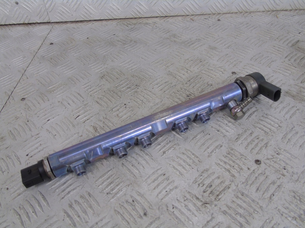 фото №1, Bmw 2.0 d молдинг впрыскная 0281002949