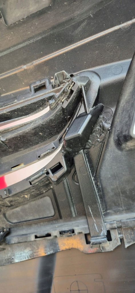 Opel astra j iv рестайлінг  2012-2015 бампер перед передній решітка радіатора 13368660 Недорого