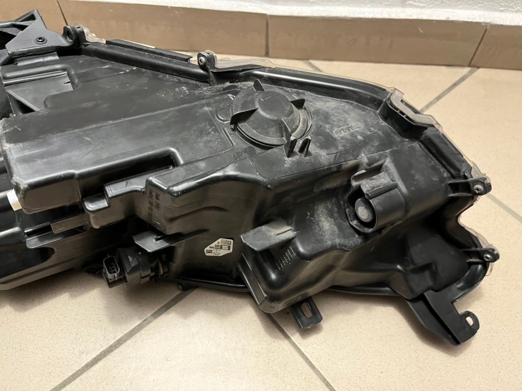 Фара передня передні  права toyota yaris iv 4 full led 20- Оригінал