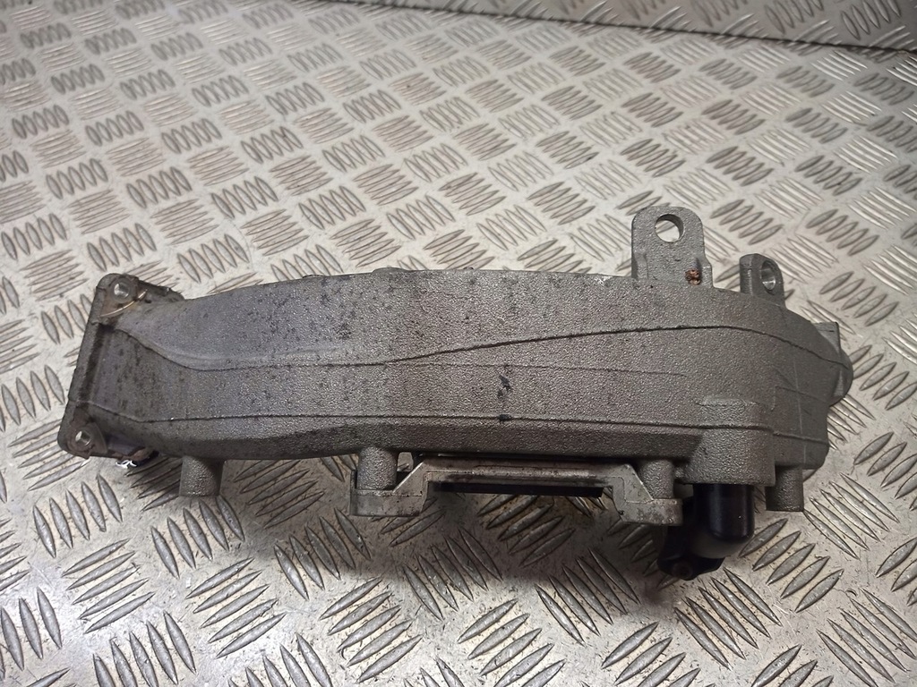 фото №1, Корпус подогревателя mercedes w203 2.2 cdi a6110700411