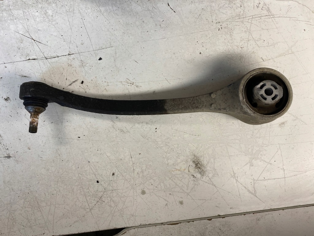 Купити Tesla model s 13r. важіль нижній правий перед