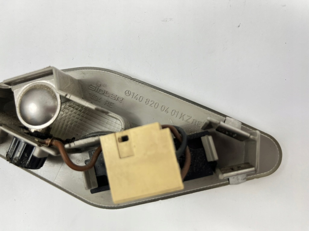 Купити Лампа лампа освітлення кабіни стійка c правий задній mercedes w140 1408200401