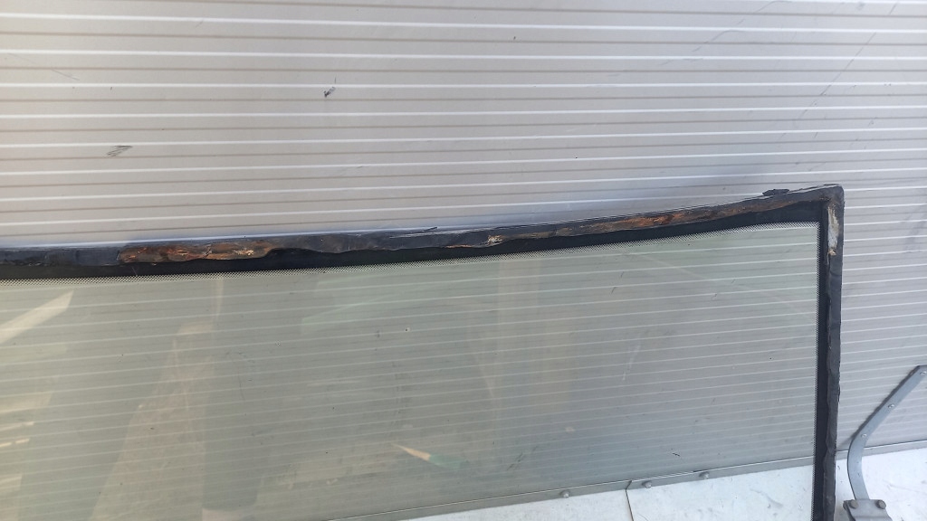 Скло передня mercedes e-klasa w124t 92r Доставка