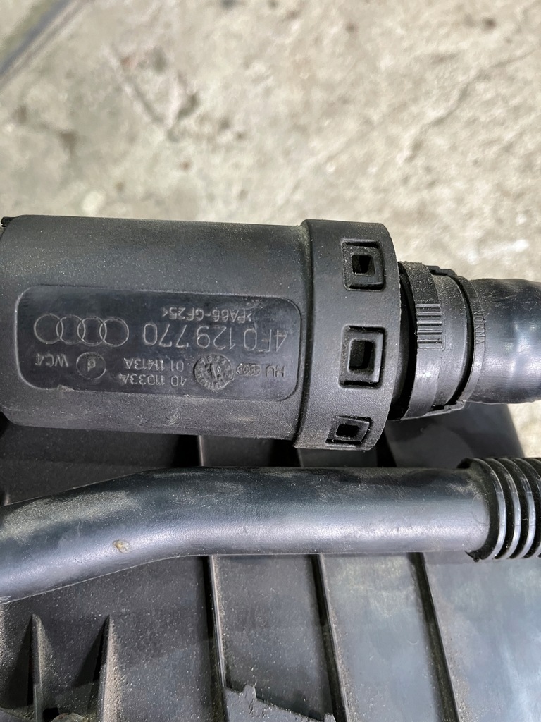 фото №6, Корпус фильтра воздуха audi a8 s8 d3 07l133835h