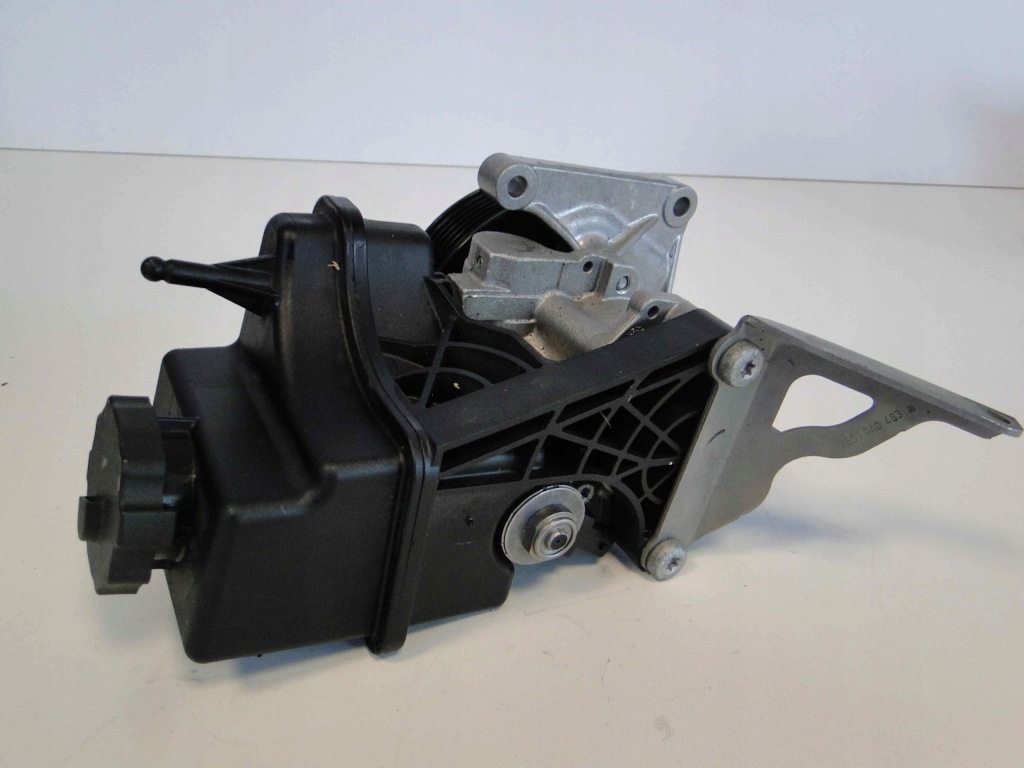 Mercedes c klasa 204 насос усилителя a0064662601 Недорого