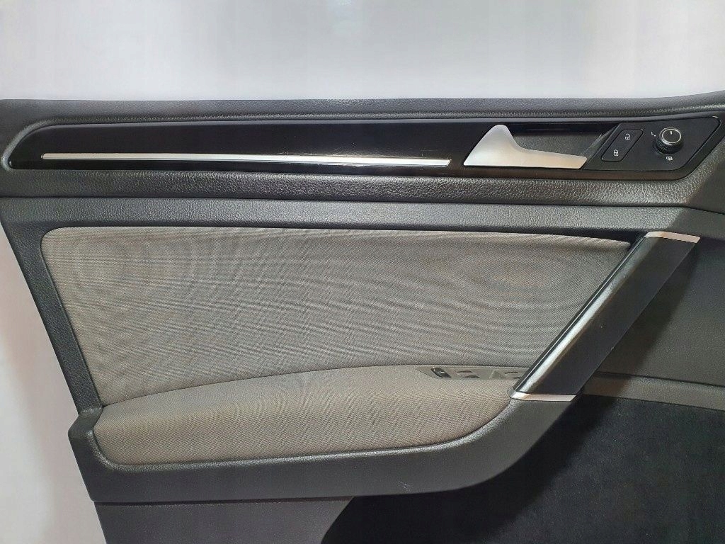 Volkswagen golf vii 2015 комплект обшивка дверей 5g4867011bn quarzit сірі Ціна