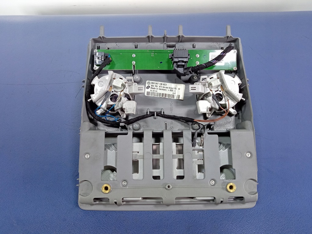 фото №4, Vw phaeton лампа потолочный задняя 3d0947136