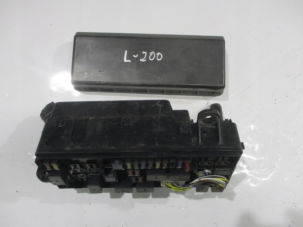 фото №1, Коробка запобіжників mitsubishi l200 iv 06- 2.5 did