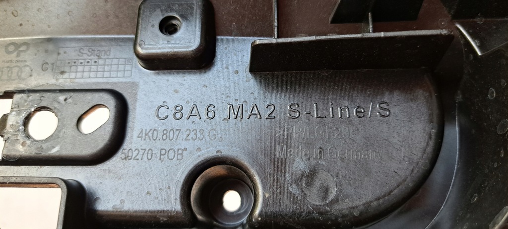 фото №11, Audi a6 c8 усилитель решётка радиатора 4k0807233g