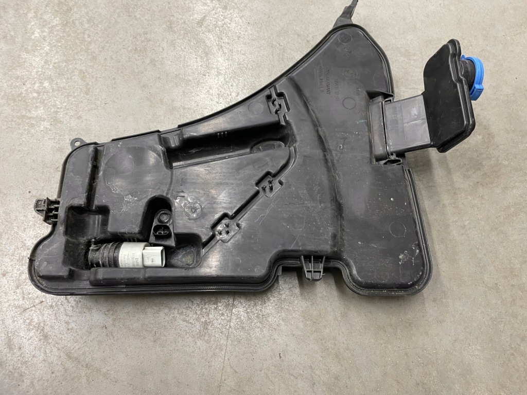Бачок омывателя bmw g30 g31 оригинал 10543512 в Украине