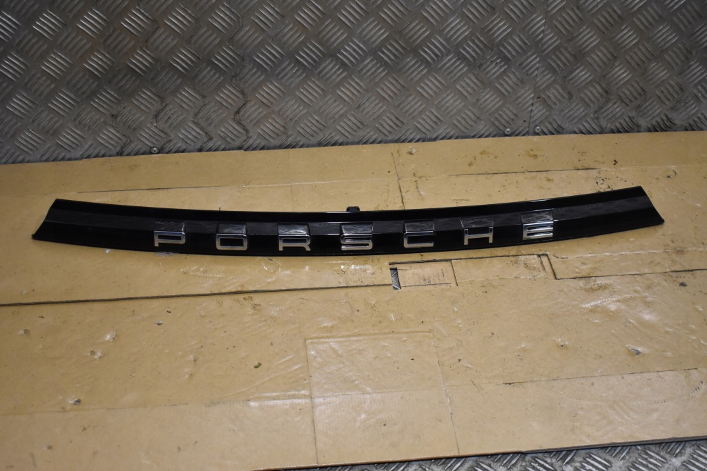 фото №1, Idealna защита надпись накладка крышки багажника porsche panamera 971 1