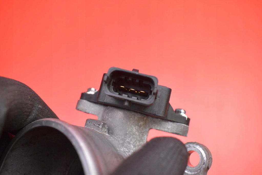 фото №8, Дроссельная заслонка 35100-23701 hyundai tucson 1 i 2.0 16v 141 km 04-10