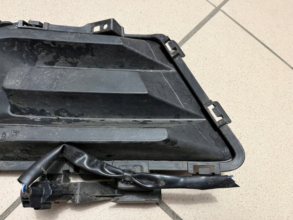 Купити Решітка бампера ліва mazda 5 v lift 08-