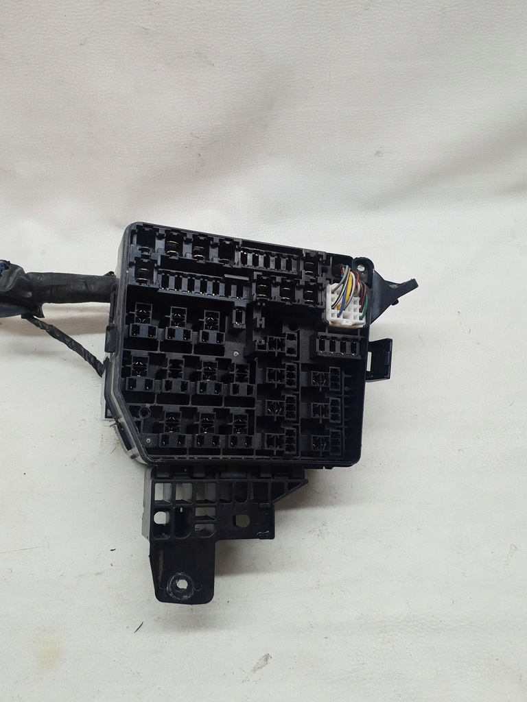 фото №8, Suzuki swift v mk7 10-17 корпус коробка запобіжників 1.6b