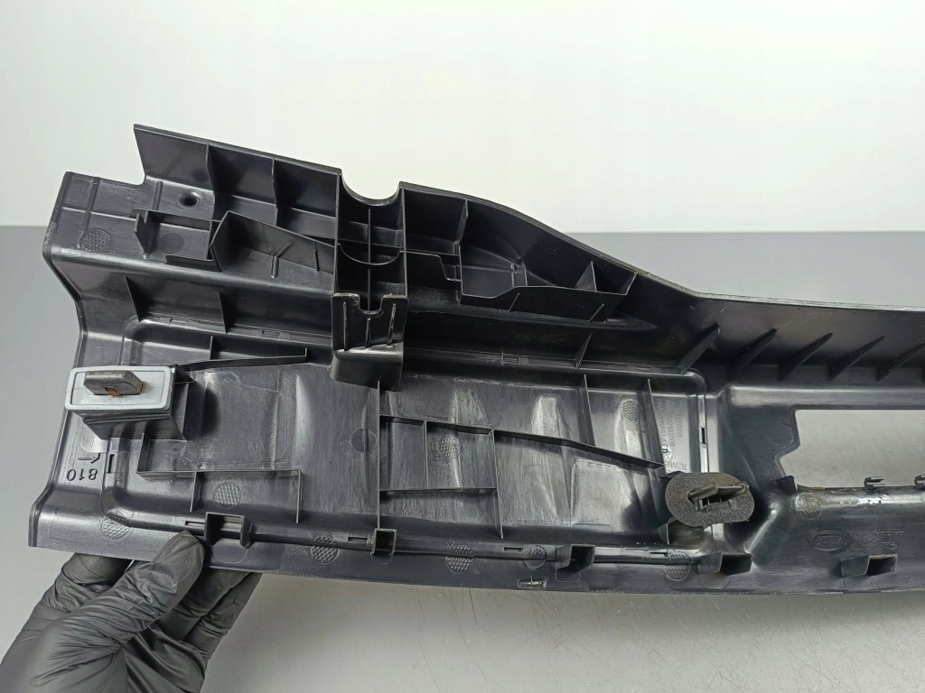 2018 jaguar f-pace накладка порог багажника 632110130 в Украине