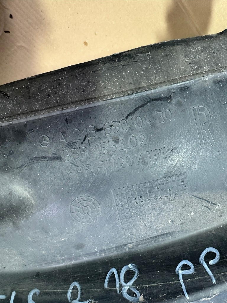 Подкрылок правый перед, правое передние mercedes cls w218 полный с Разборки