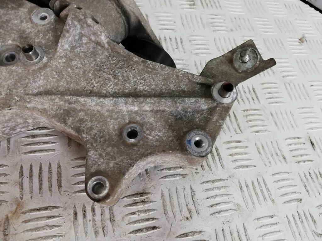 фото №3, Alfa romeo mito 0.9 кронштейн кронштейн генератора