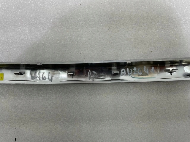 Молдинг декоративная  правый перед ml w164 с Разборки