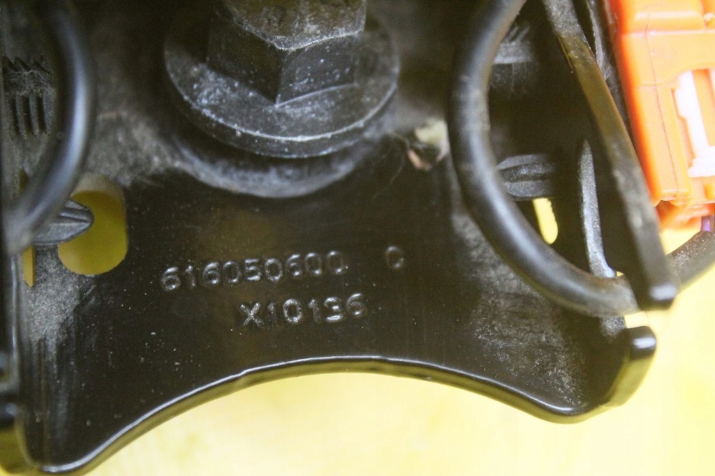 фото №9, Клипса ремней левый задняя volvo v60 s60 ii 31250658