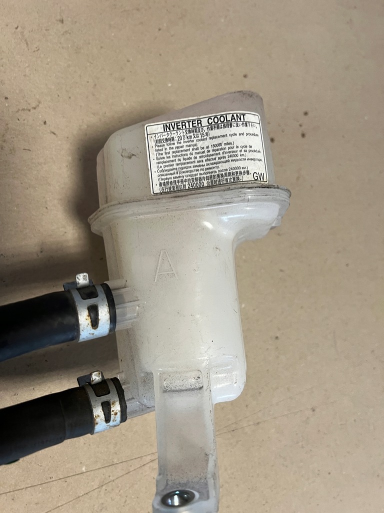 фото №7, Toyota auris ii гибрид бачок расширительный