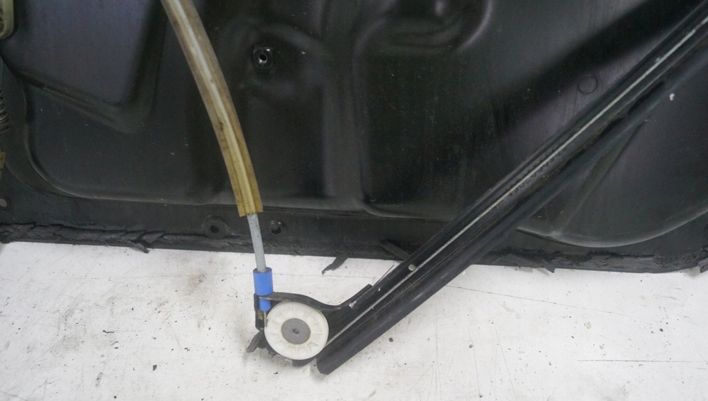 фото №9, Подъемник стекло левый перед porsche 911 997