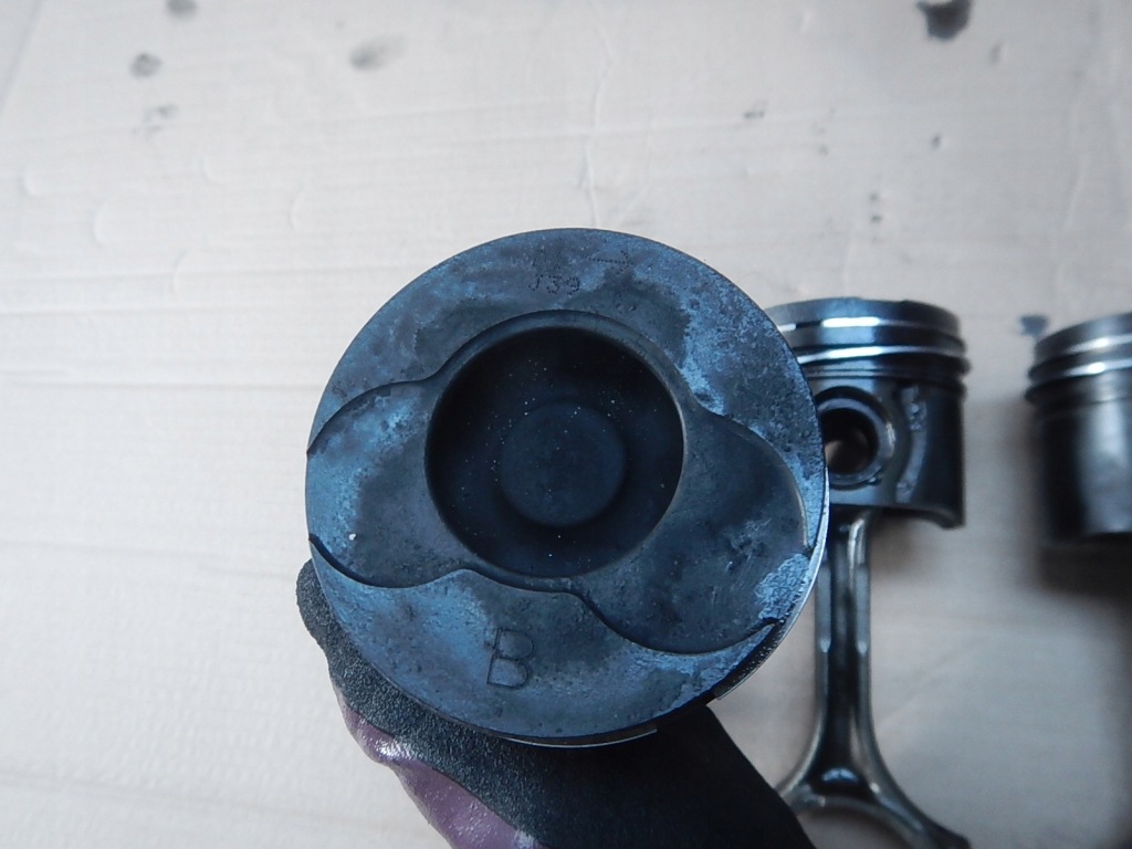 фото №4, Поршень поршни + шатун mni cooper r50 r53 yaris i 1.4 d4d 1nd 75km