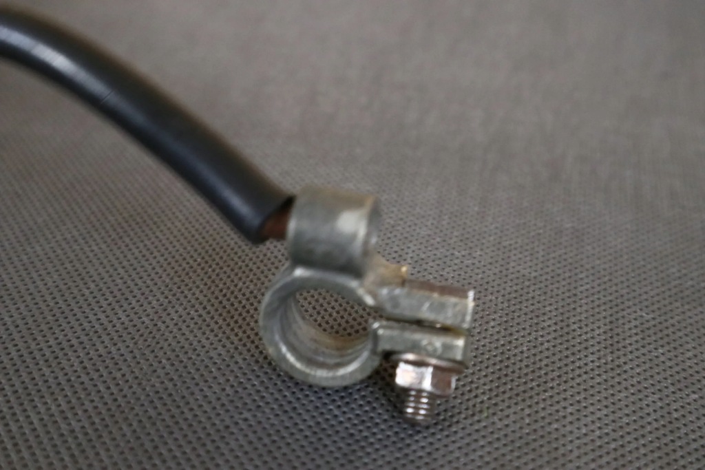 фото №4, Mercedes slk r171 клема minu мінусова масова маса 2035400031