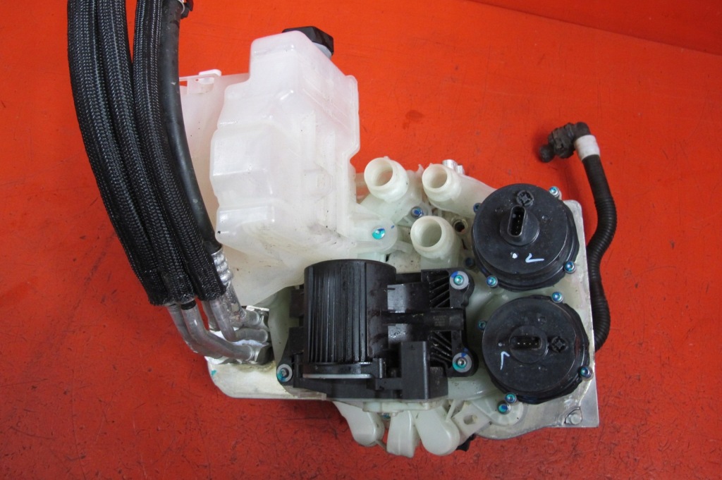 Купити Tesla model y насос води тепла кондиціонера