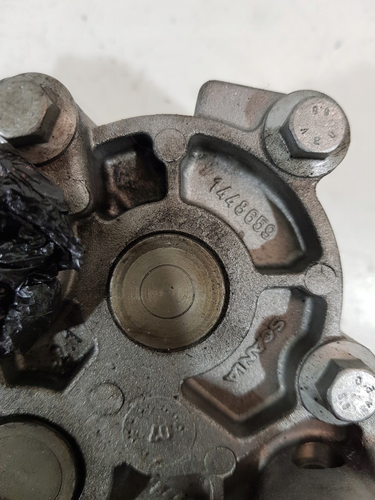 фото №9, Насос оливи 1448659 scania r380 euro 4 dc1213