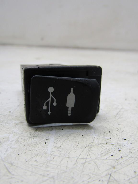 фото №1, Разъём соединитель usb aux toyota auris ii