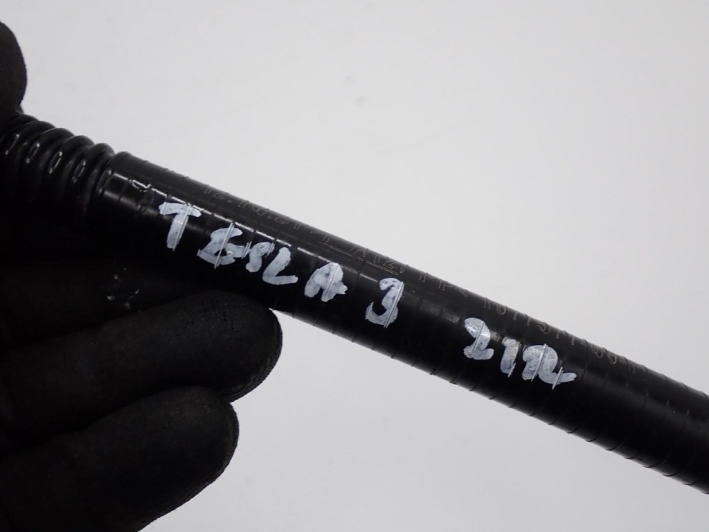 Купить Пабтрубок  шланг трубка воды 1077577-00-f tesla model 3 3d3 3d5 21r