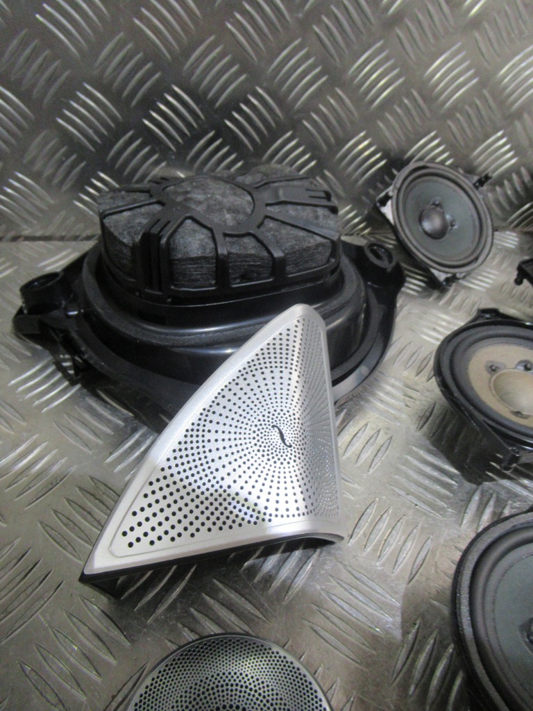 фото №11, Mercedes c-klasa w205 sedan динамики burmester