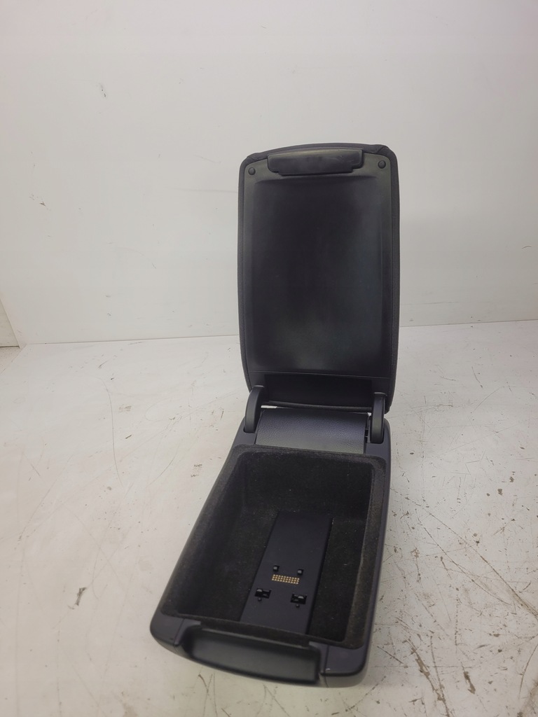 фото №6, Подлокотник перед передний audi a6 c6 материал